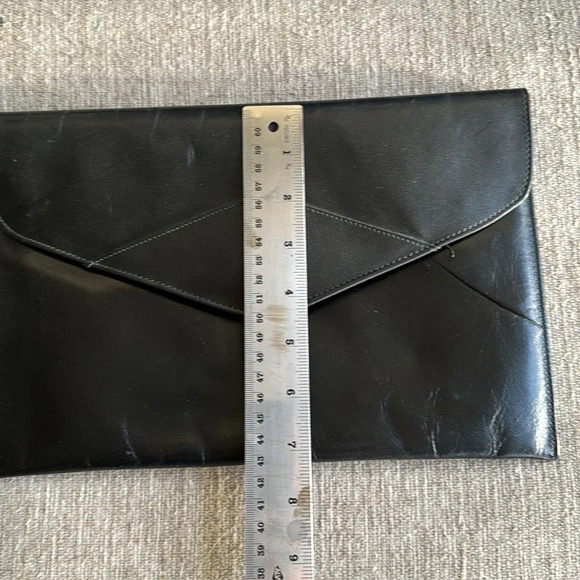 Vintage black leather envelope style clutch bag by Philippe - Picture 6 of 6